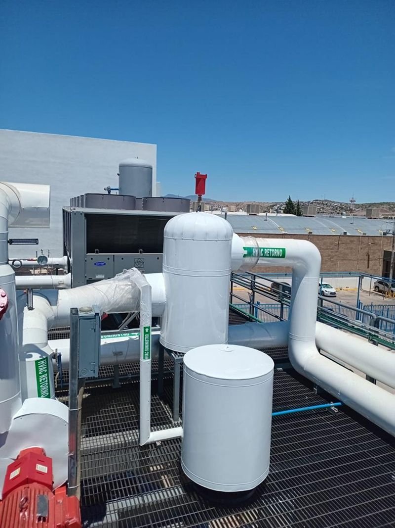 Aislamiento térmico industrial en tuberías y calderas